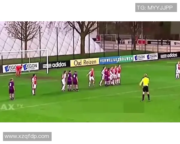 秋季时尚与足球激情交融4号秋衣的明星运动员魅力揭秘 秋季时尚与足球激情交融4号秋衣的明星运动员魅力揭秘